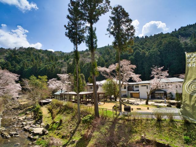 大自然の中でBBQを楽しもう!川の中洲にある施設なので、川遊びも楽しめますよ♪