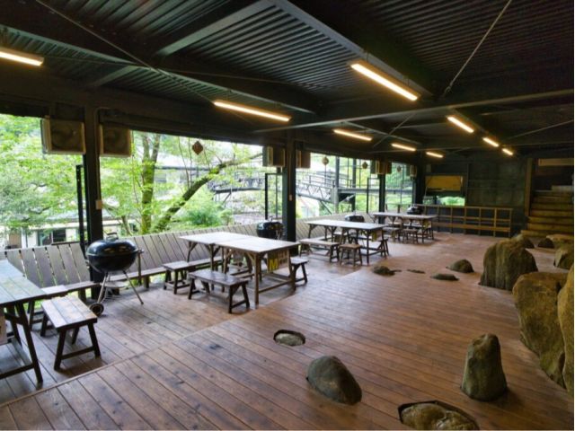 持ち込みBBQ専用のBBQタワーです。道中階段がありますのでベビーカーやカートでの移動は困難です。