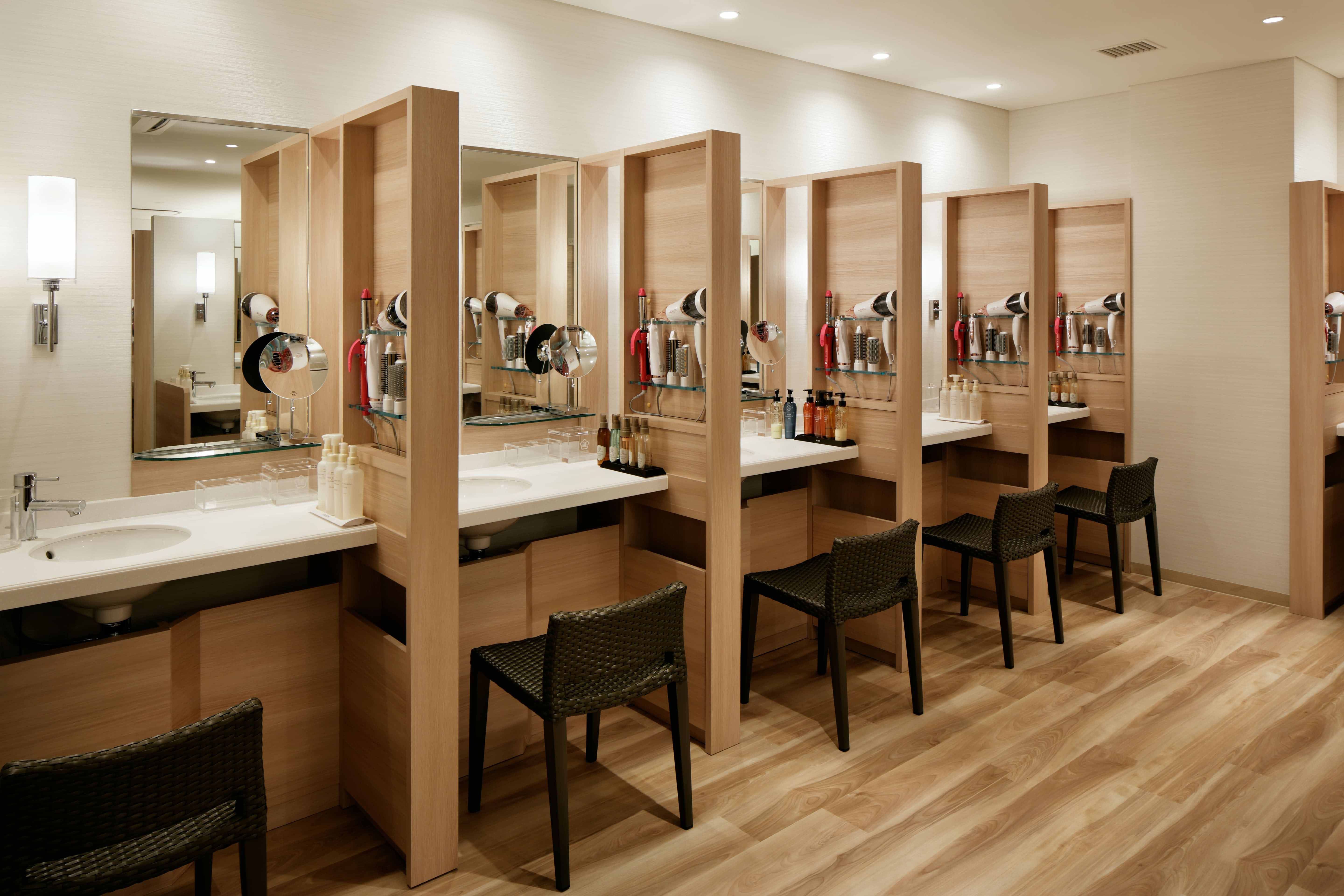 tX̃GoVF⎑APOLAȂǏɊLxȃAjeBpӂĂ܂B