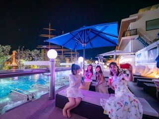 ナイトプールパーティー