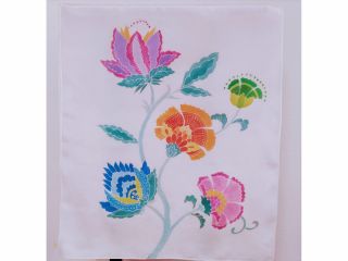 完成の状態です。模様は更紗華です。