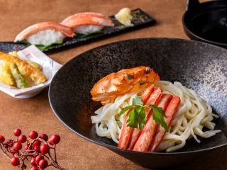 3点小鉢、ずわい蟹の握り、天ぷら付き