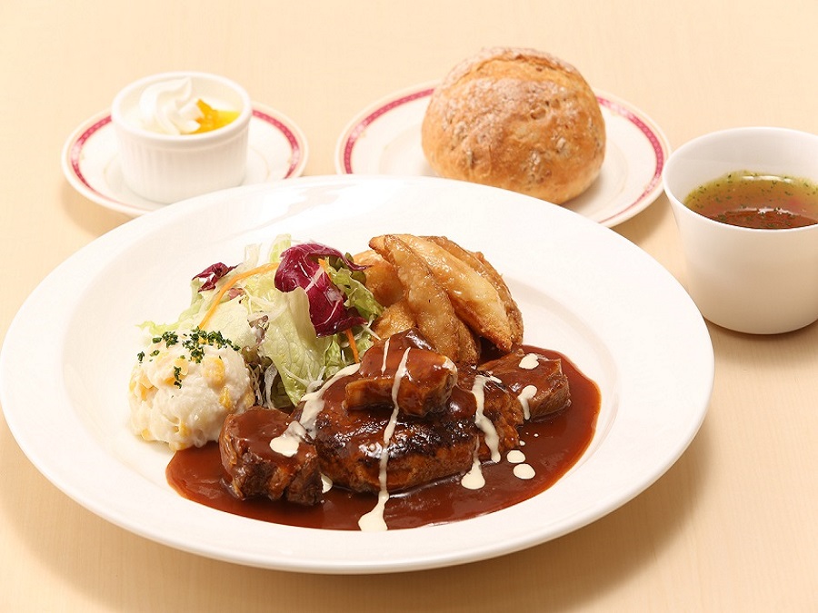 お肉たっぷりの洋食ランチ