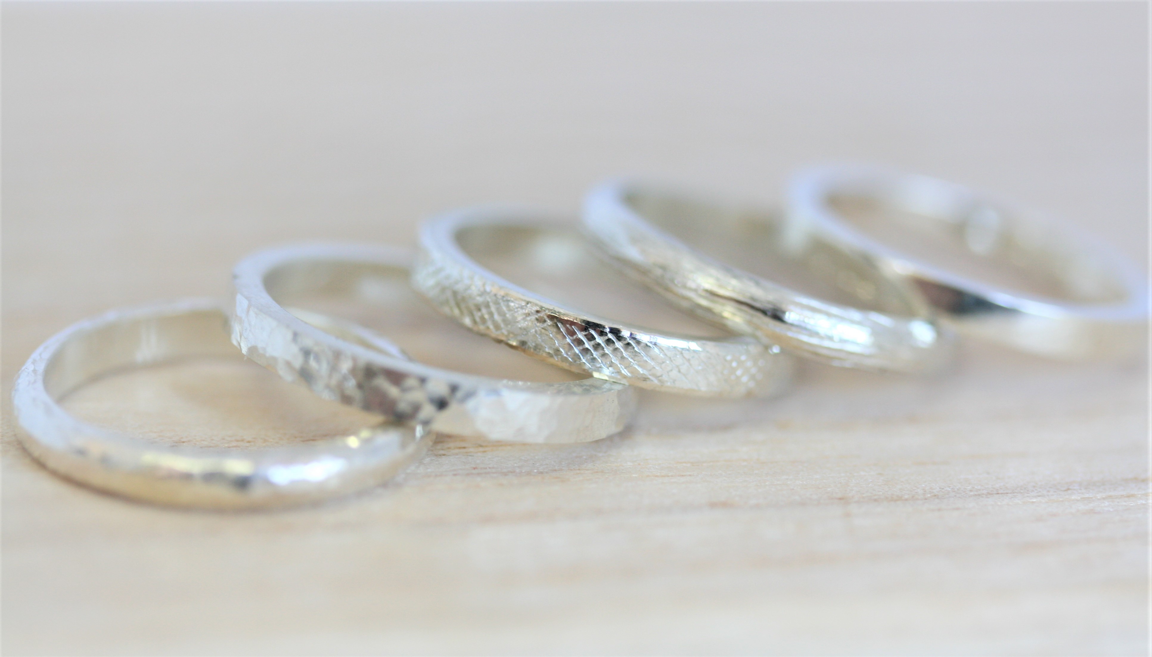 Ƃ̎wւ⏬}̂悤ȎwցA`h炢wւlCłB