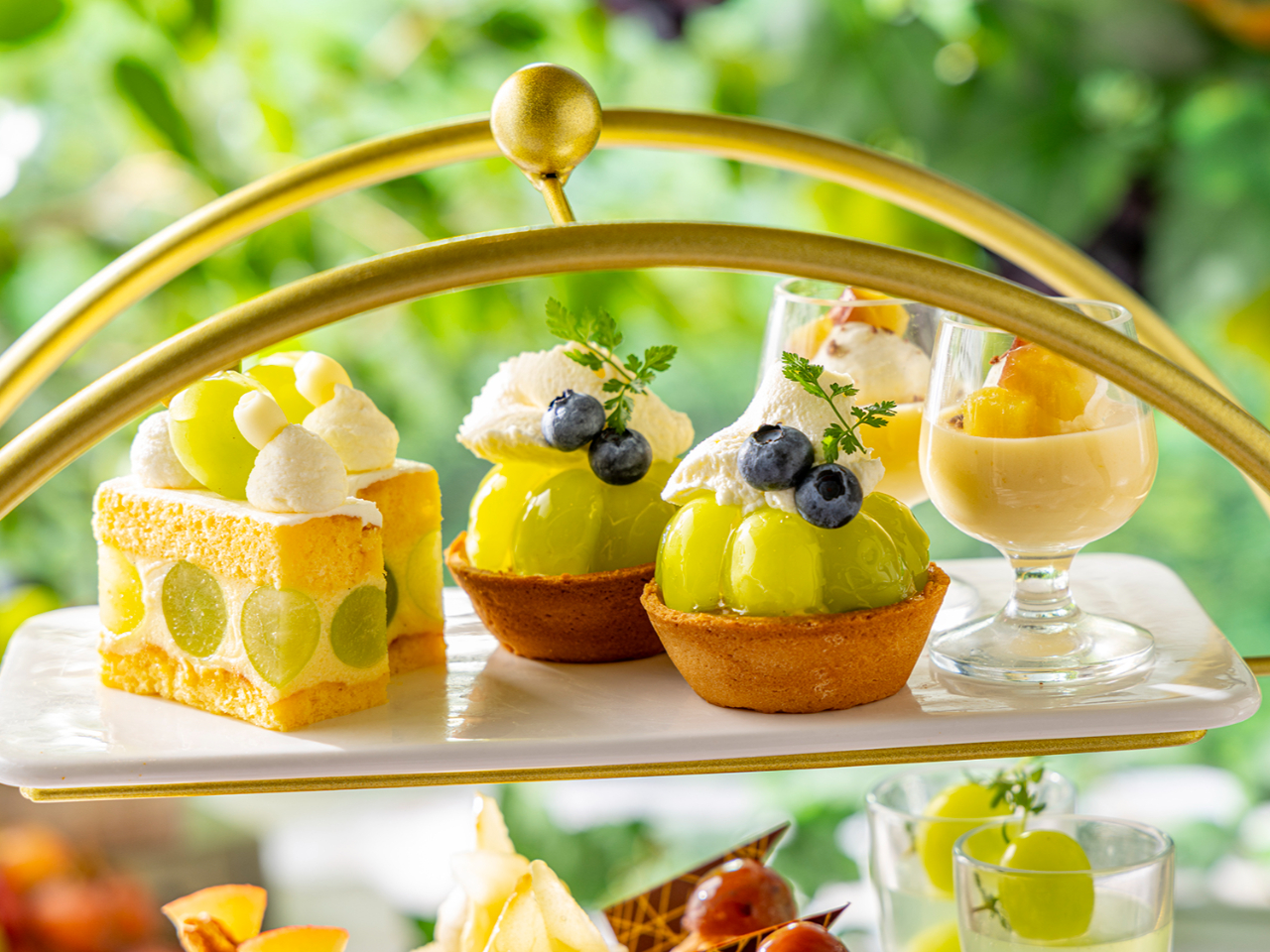 シャインマスカットをふんだんに使用したスイーツ各種