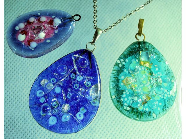 SNS映えする世界にひとつのオリジナルアクセサリー♪ 銀箔やガラスビーズも組み合わせて創作
