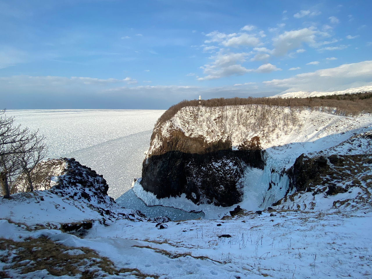 【北海道・知床】知床・ウトロ フレペの滝スノーシューイングツアー【無料送迎付き】