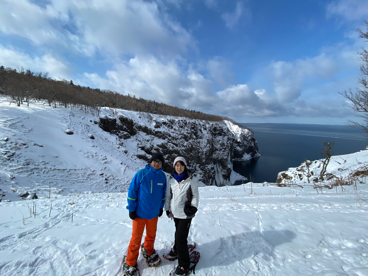 【北海道・知床】知床・ウトロ 冬の森歩き絶景スノーシューイングツアー