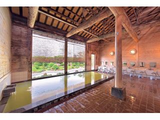 温泉の朝風呂に入って疲れを癒して朝から爽快な気分に♪