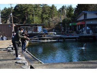 山梨 富士河口湖 来場時間自由 ご予約頂いた午前 午後の体験時間内でお好きな時間にお越しくださ ニジマス釣り 手ぶらで楽しい釣りデビュー ファミリーに大人気 女性同士やカップルでも楽しめる 富士見つりぼり じゃらん遊び体験 山梨 富士河口湖 来場時間自由 ご予約頂いた午前 午後の体験時間内でお好きな時間にお越しくださ ニジマス釣り 手ぶらで楽しい釣りデビュー ファミリーに大人気 女性同士やカップルでも楽しめる 富士見つりぼり じゃらん遊び体験