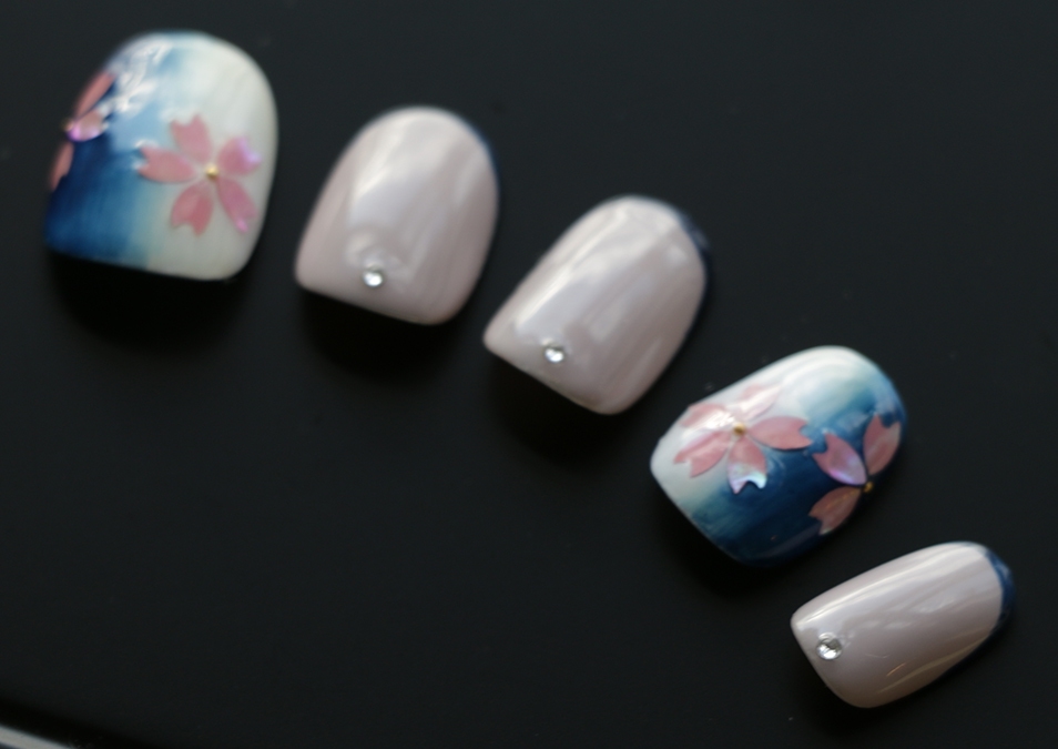 螺鈿 で彩る ネイル 体験 伝統工芸をあなたの手に オリジナル柄の螺鈿ネイルでドレスアップ 漆器くにもと じゃらん遊び体験