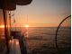 日本海の水平線に沈む夕日