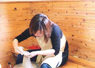【ろくろ体験(Bコース)】電動ろくろを体験してください。作品はできません。