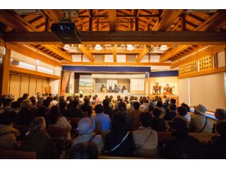 8月11日〜16日まで太夫・三味線の生演奏付きで毎日4回上演。お席の予約はできませんので、お早めにお越しください。