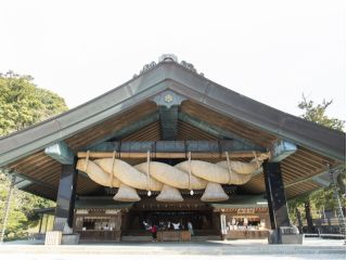 大注連縄がかかる『神楽殿』がゴールです