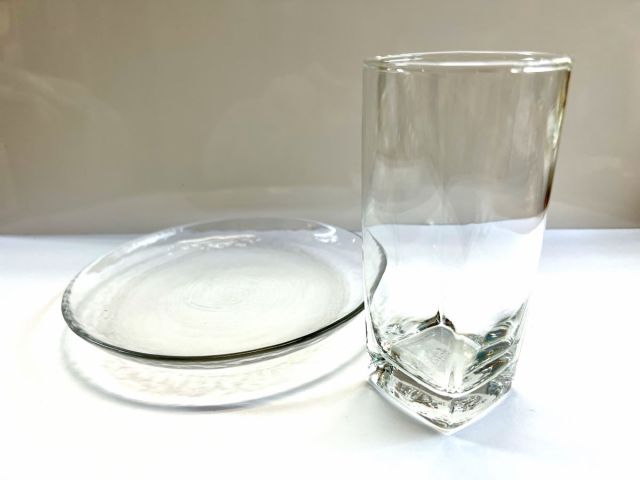 転写紙を貼る前の食器