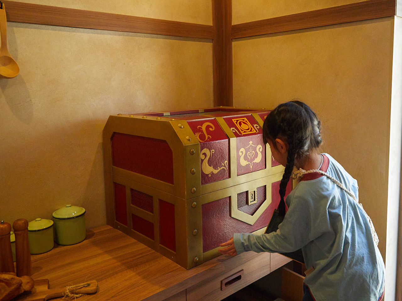 ����̎�l���ƂȂ莩�����g�̑��Ŗ`�����鉮�O�^�̃t�B�[���hRPG�A�g���N�V�����ł��B