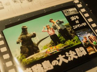 淡路島特撮スタジオでは、撮影した動画と写真をその場で編集して、世界に一つだけのオリジナル動画と記念写真を購入することができます。