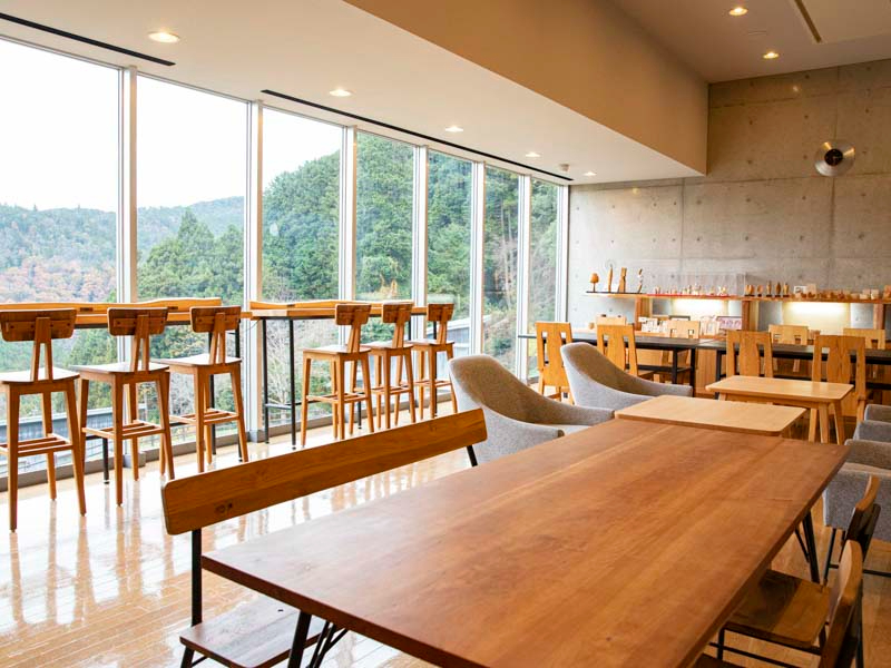 JtFł͐XїCŃbNXB|̌́AZ^[̃JtFłЂƂ₷݁B났ULXƂԂɎR肪ӂÅOɂ͎lG܁X