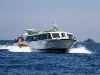 海上観光船「あおばと」潮風を感じて