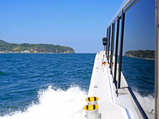 海上観光船「あおばと」潮風を感じて