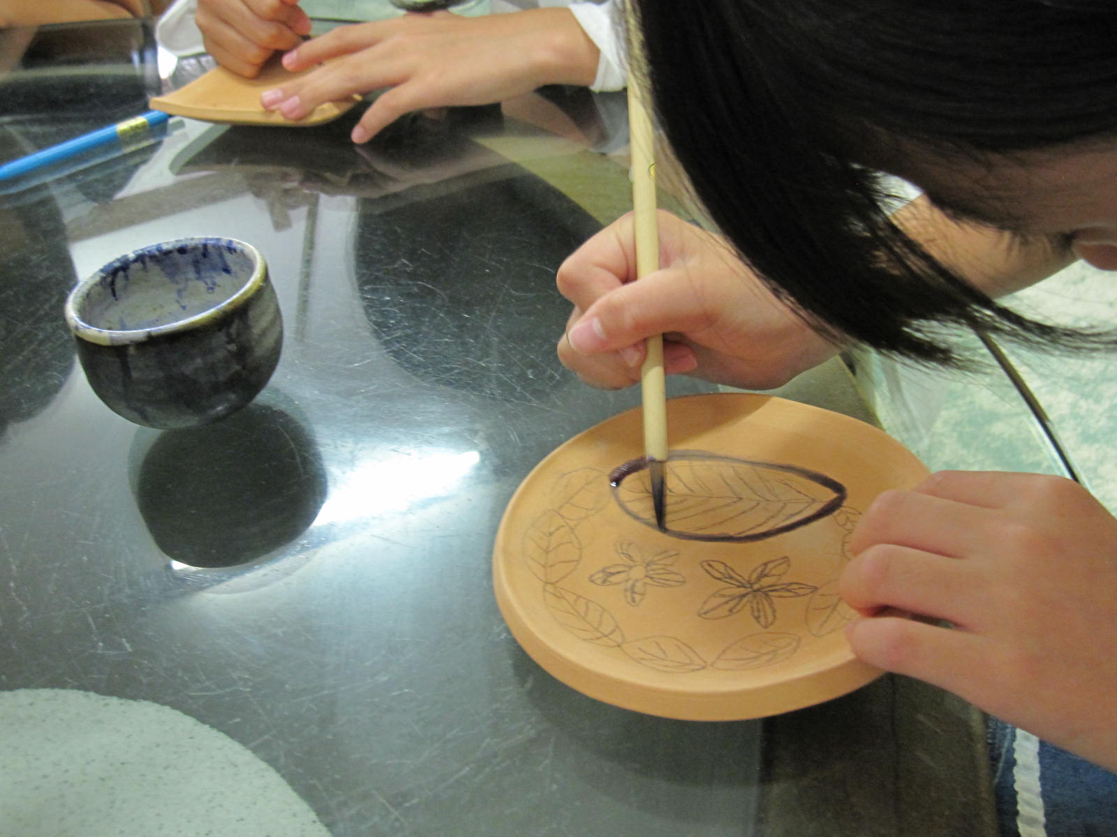 【初心者&お子様大歓迎】自分だけのオリジナルデザインを作ろう!絵付け体験