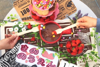 SNS�f���Ől�C�����O�b�Y���[���I