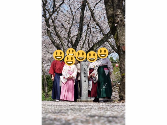 春 あわら市の新観光スポット「あらた坂」で記念撮影