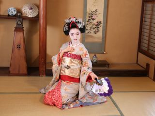 元お茶屋だった設えの座敷で撮影できます♪