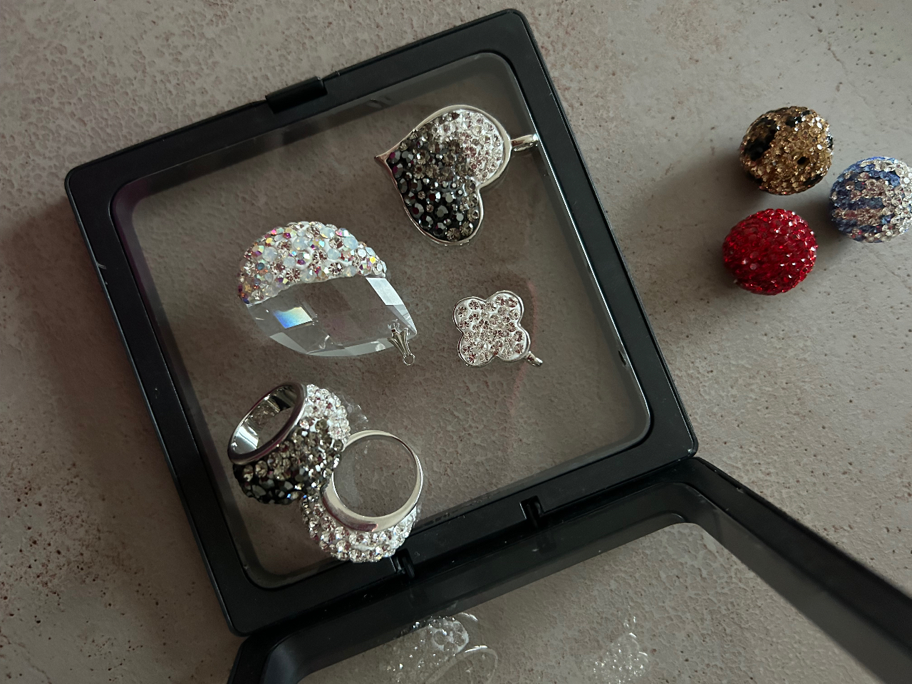 �O���[�f�R�u�t�R�[�X�@��i�̈ꕔ�ł��B