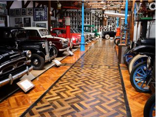 福山自動車時計博物館 内観