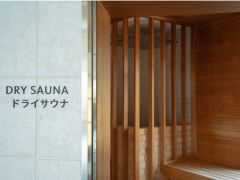 インドアプールにはドライサウナも完備!