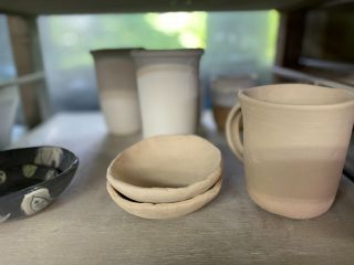 お皿やマグカップなど作れます。