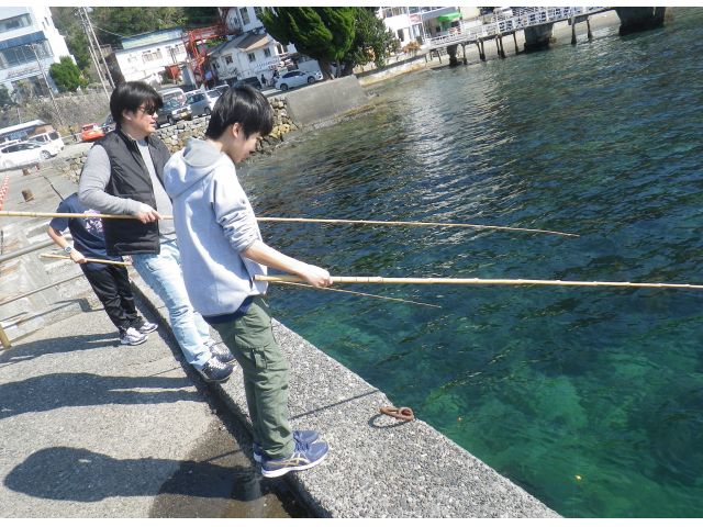 手ぶらで釣り 海鮮浜焼き じゃらん限定 初心者歓迎 三津港にて手ぶらで釣りと海鮮浜焼きを楽しもう カップルやファミリーにもおすすめ 千鳥観光汽船株式会社 じゃらん遊び体験