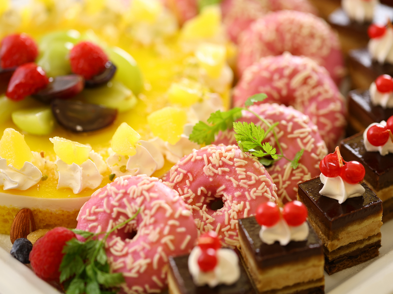 ケーキも食べ放題