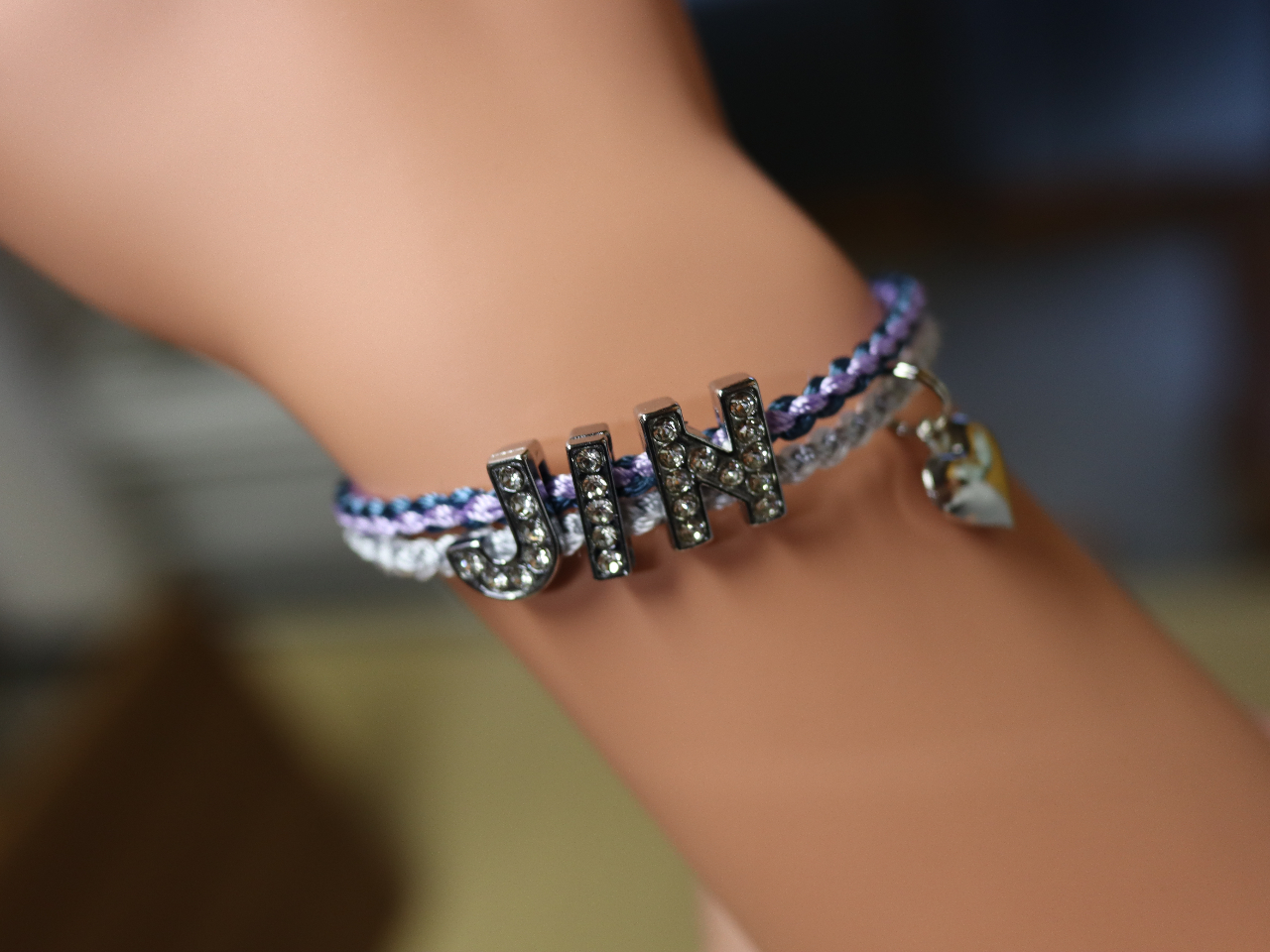 文字は3文字まで、チャームは別途有料になります