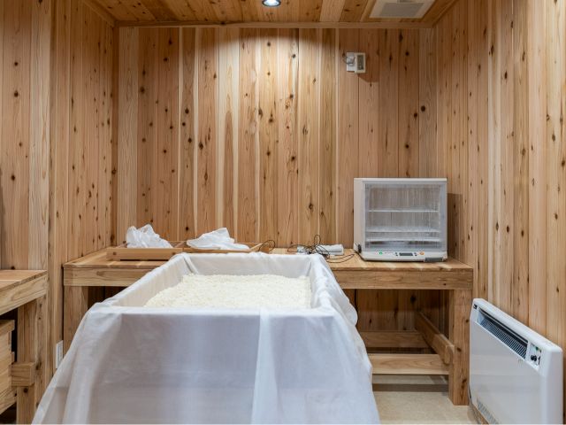日本の発酵文化を知り尽くす!職人の聖域「麹室」で【米糀作りと味噌作り体験:3日間】日本の発酵食品には欠かせない、米糀作りが体験できます!/発酵 ...