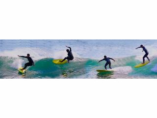 初心者から上級者まで楽しむことのできる一色BOATのサーフィン。性別問わず気軽にお問い合わせください。