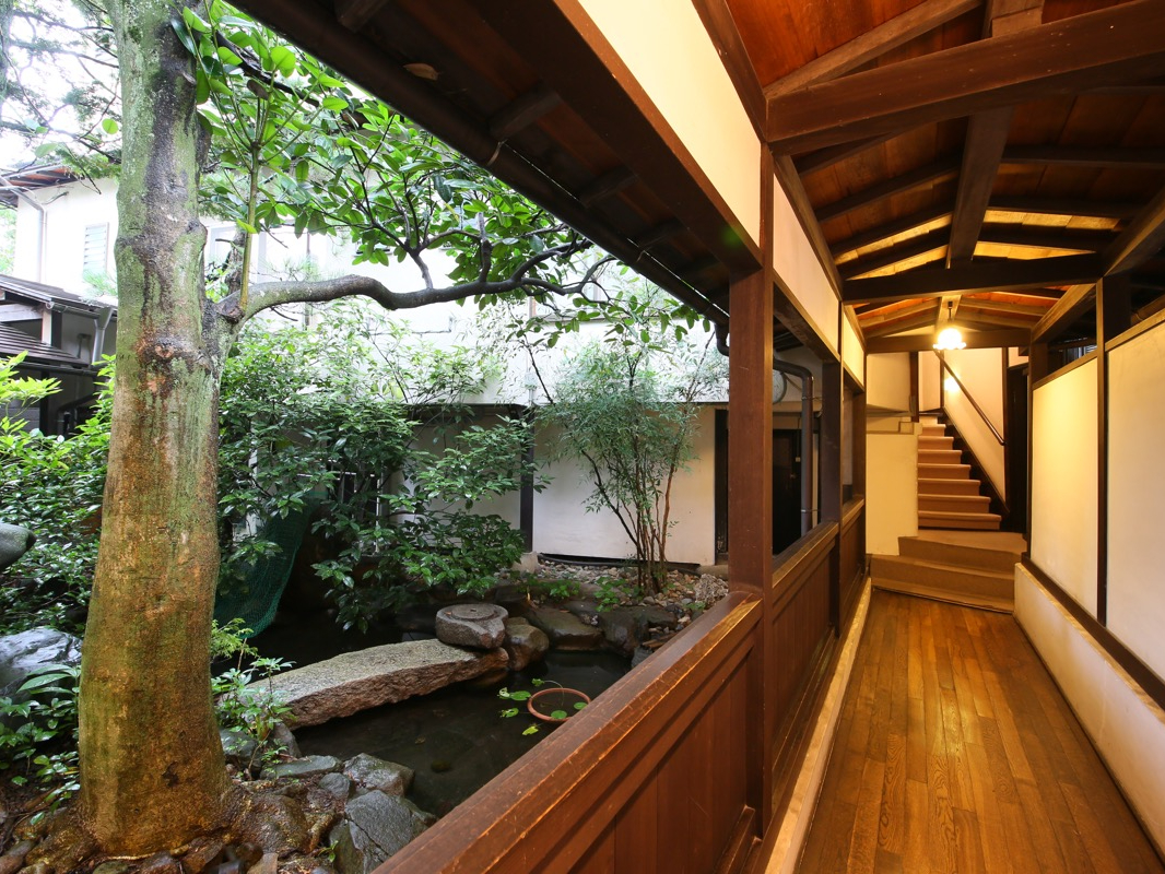 ̍\AݐؕCԉɂ܂BւݐؕC܂ł̈ړԂ͖2`3قǂv܂Bٓړ̍ۂɂ͊Kiӏ܂B