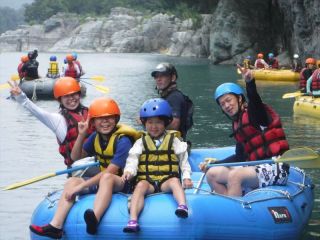 ご家族・お友達とご参加下さい。小学生は一人4,000円です。