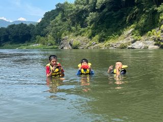 クールダウンしながらスイカを食べてます