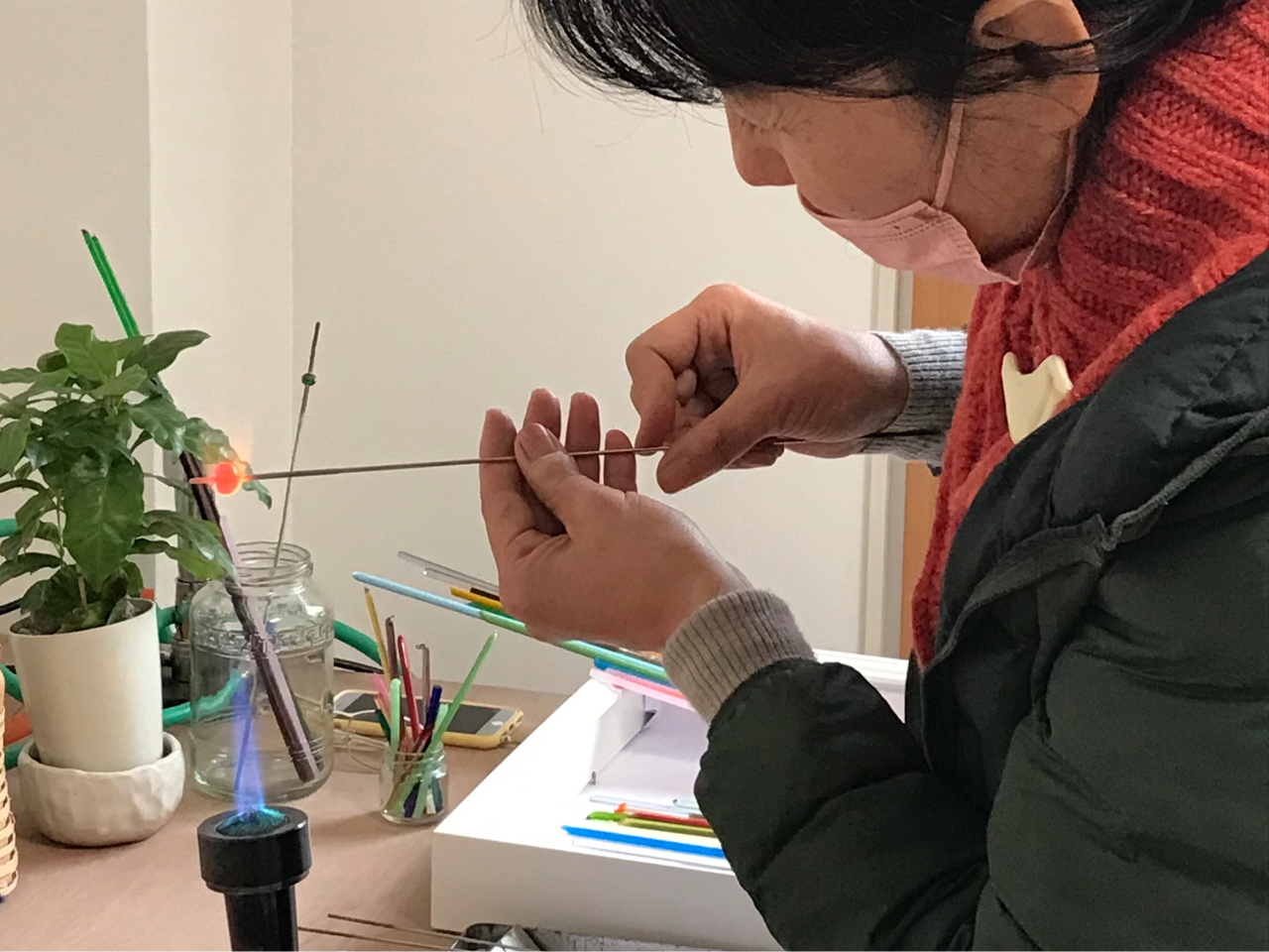 DȐF̃KXIŁAŃKXԂăr[Y܂