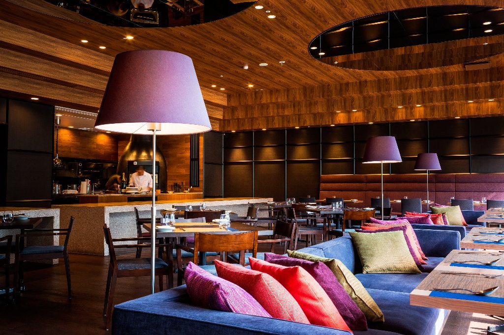 バー&レストラン「SEBRI/セブリ」 店内