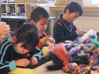 色とりどりの羊毛にワクワク