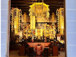 本堂にて約30分間、加持祈祷を致します。千手千眼観世音菩薩は現世利益の御仏です。今必要とする救いの手を差し伸べて下さいます。