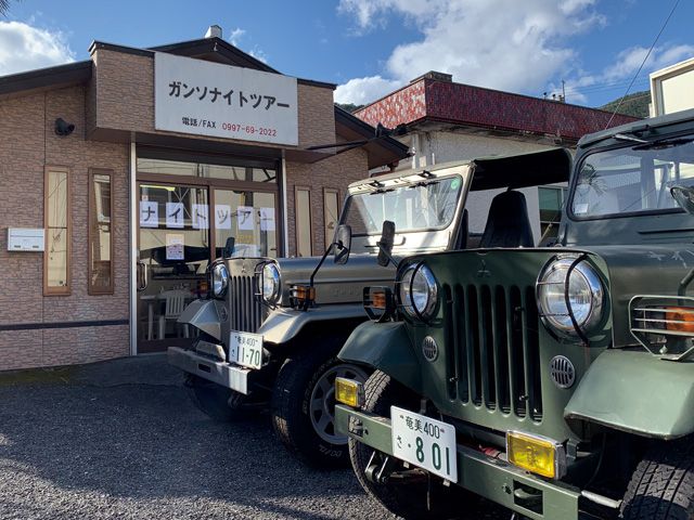 店舗は入口は「ジープ車両」「電光看板」「のぼり」が目印です!目の前無料駐車スペースになってます。