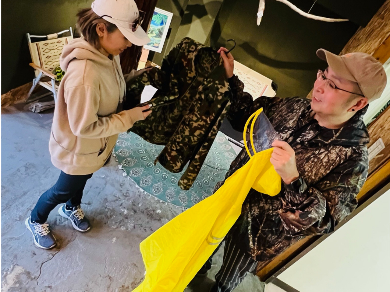 肌寒い日はフリースの貸出、雨の日にはレインポンチョの貸出もございます!