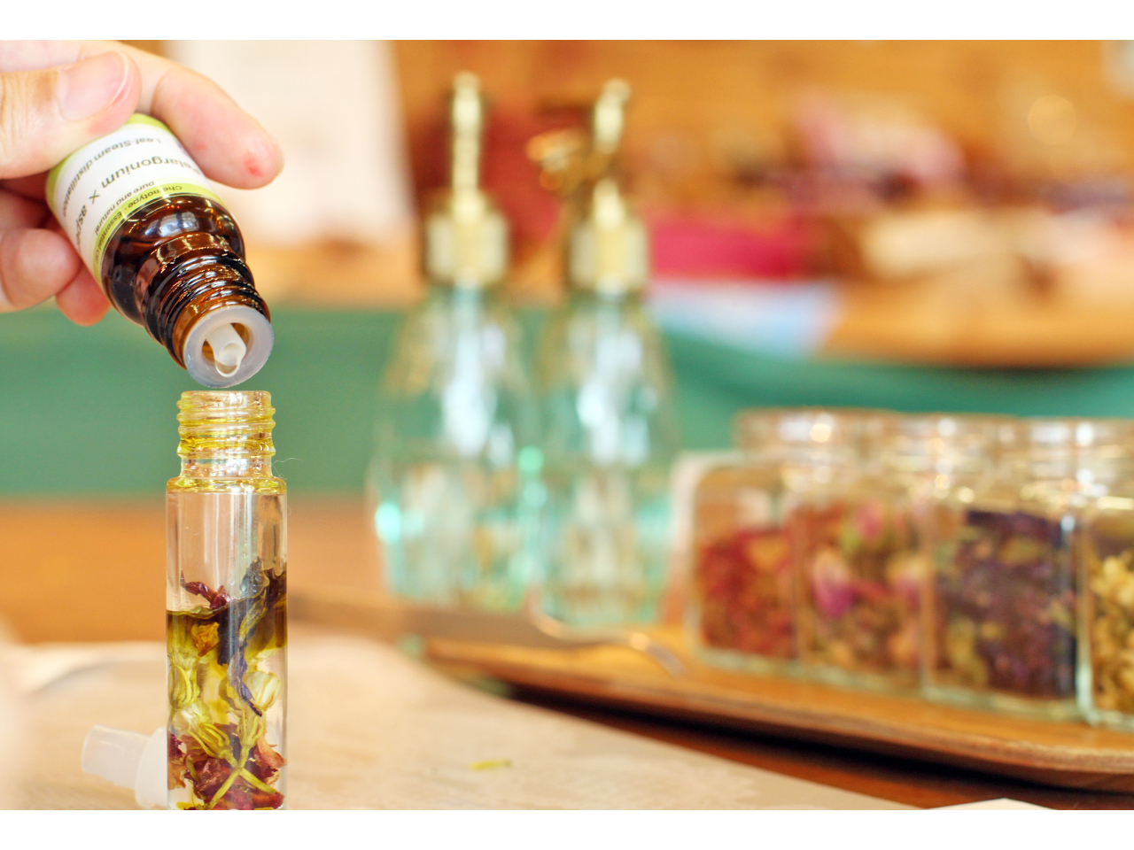 香り診断の結果をもとに、あなただけのオリジナルロールオンアロマを作ります。