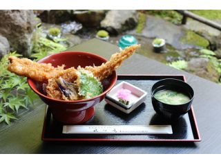 ボリューム満点「あなご天丼」伊達政宗の兜の形に似ている所から「政宗丼」とも呼ばれています