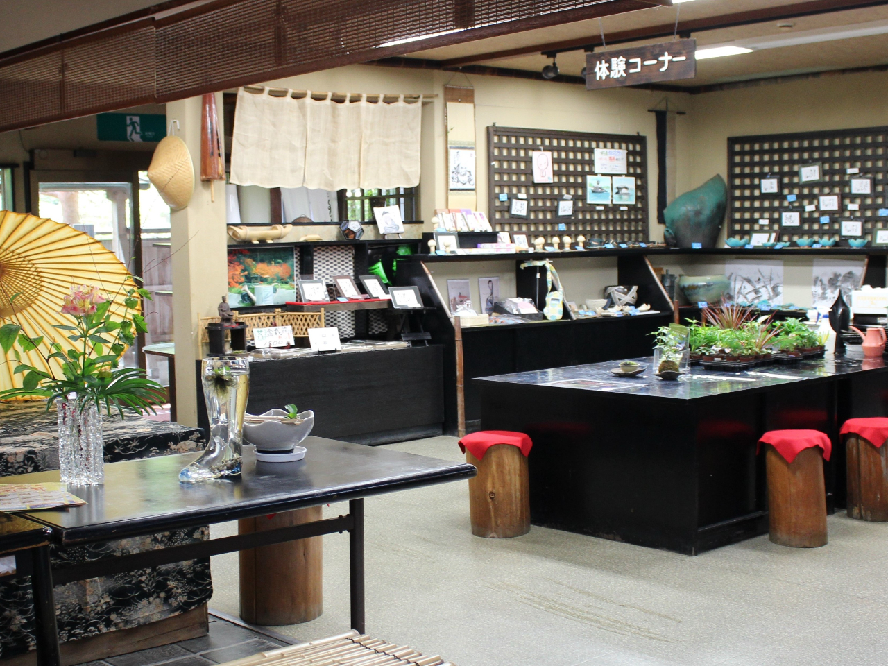 売店の一角。落ち着いたところでゆっくり体験できます